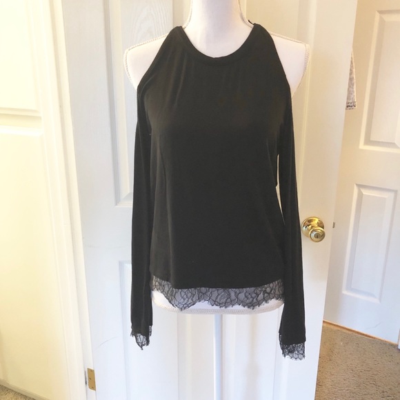 Splendid Tops - Splendid Cold Shoulder top with lace detail